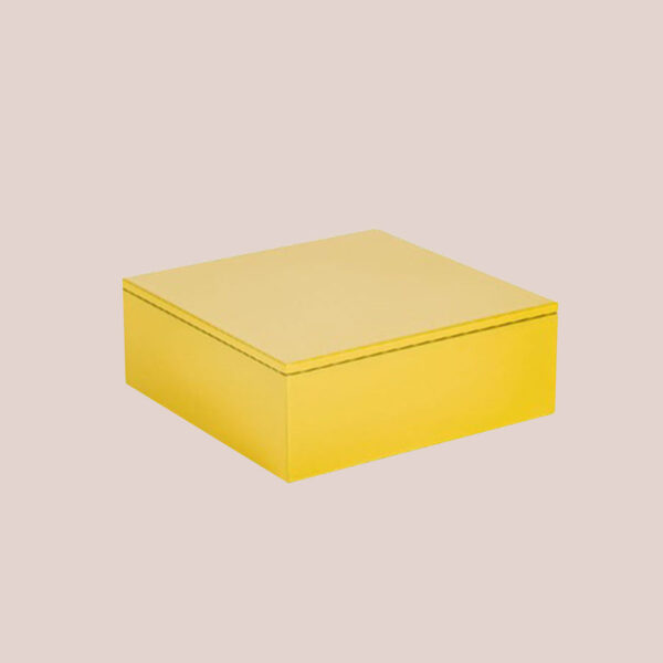 caja laca, caja amarilla, eléctrica moderna